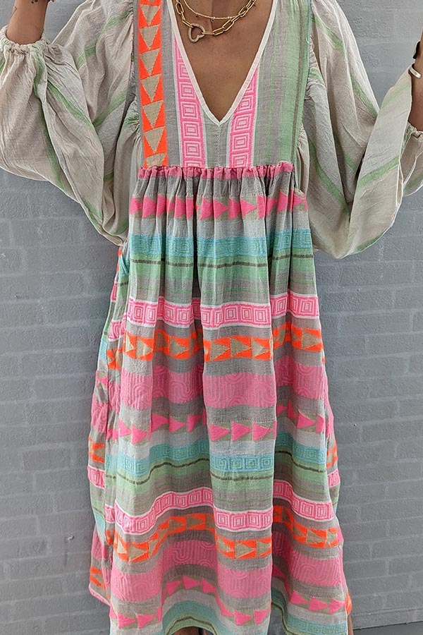 LD | Roze gestreepte midi-jurk met Griekse sleutel en oranje ketting