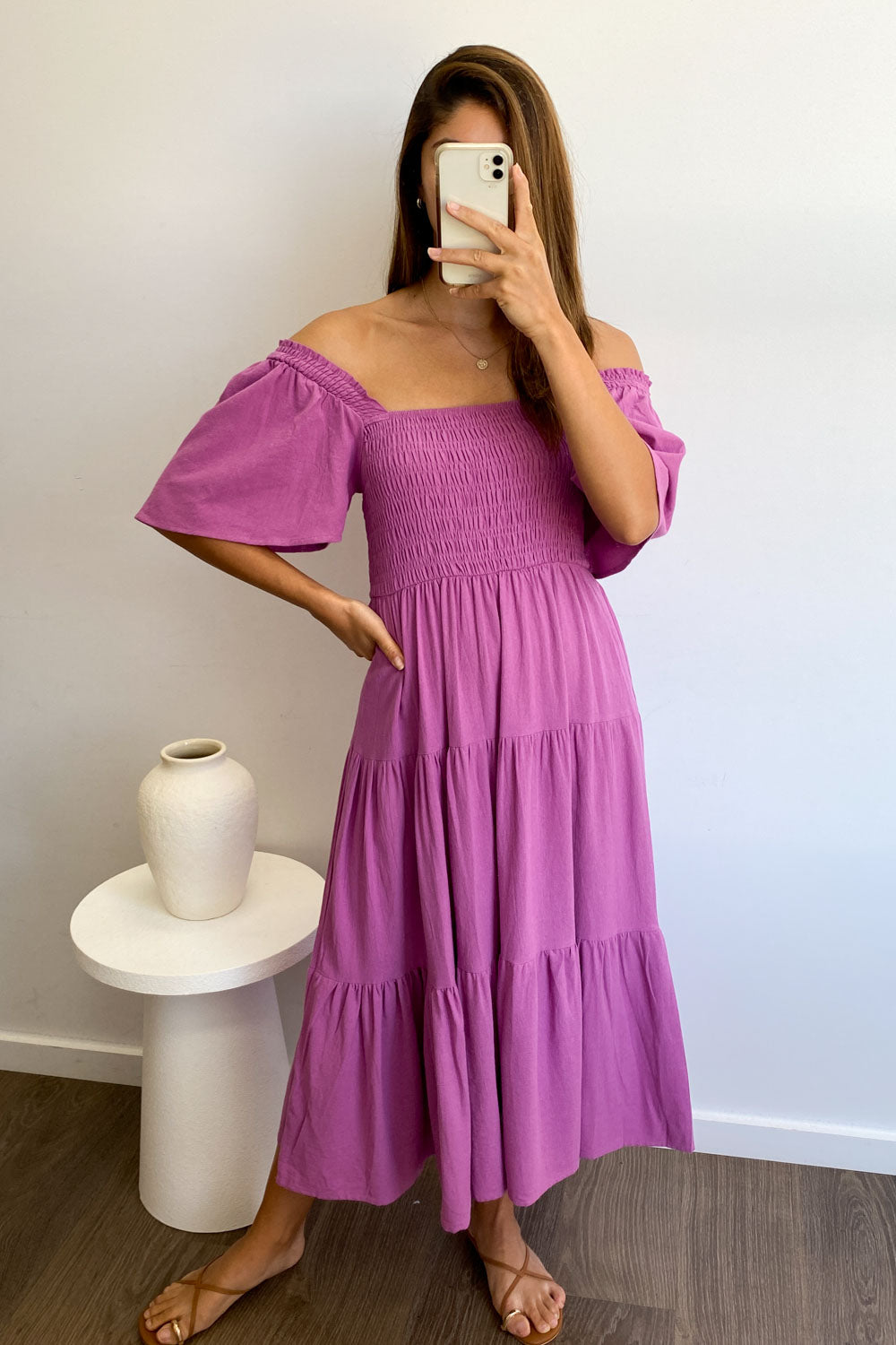 LD Vrouwelijke midi-jurk met off-shoulder schouders