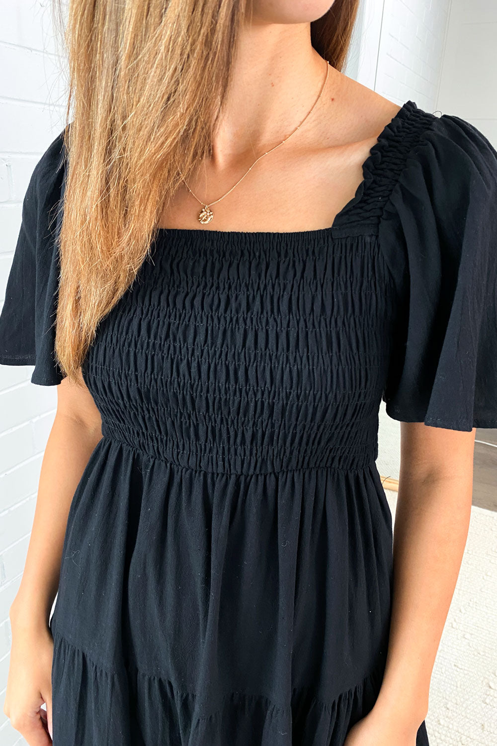 LD Vrouwelijke midi-jurk met off-shoulder schouders