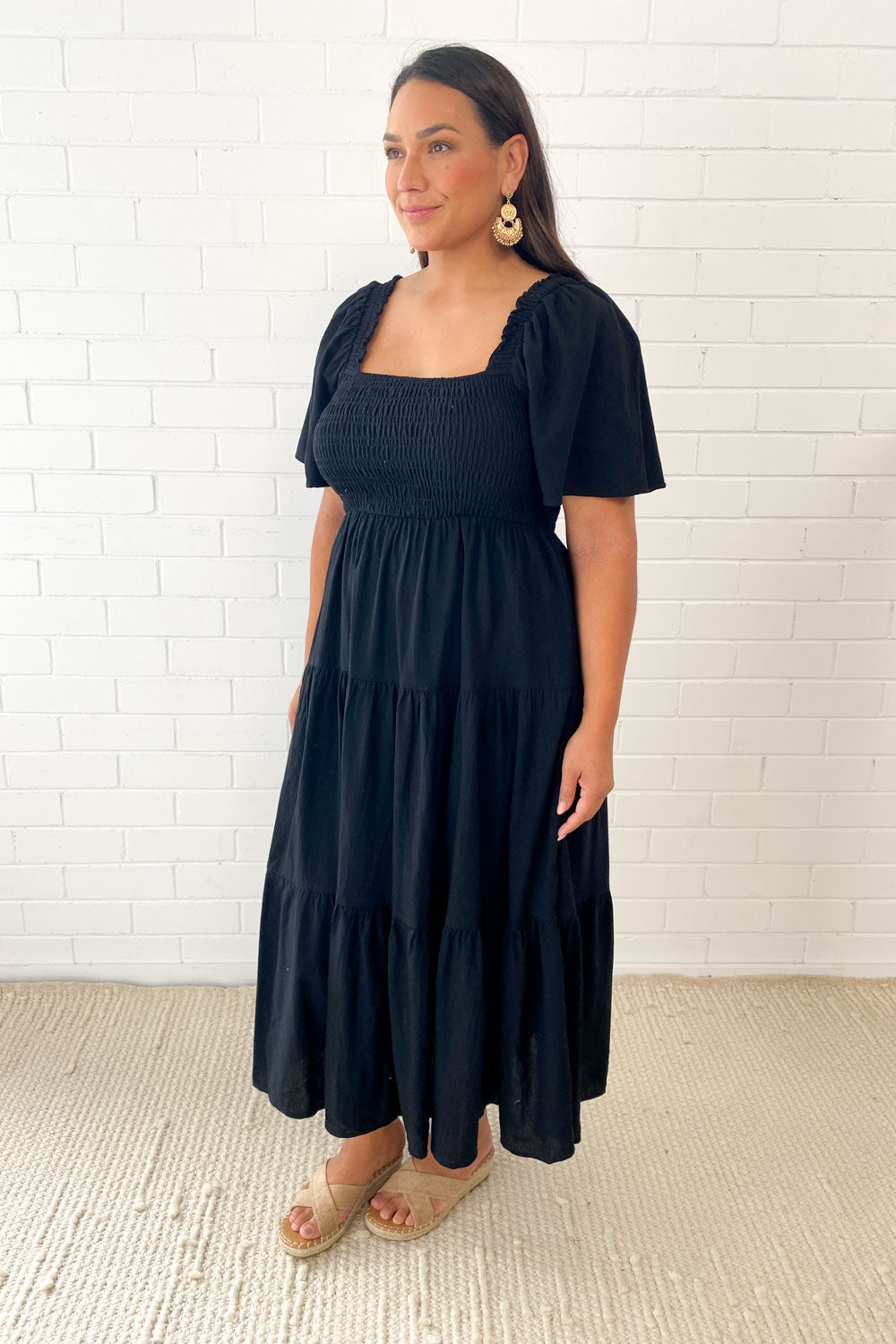 LD Vrouwelijke midi-jurk met off-shoulder schouders