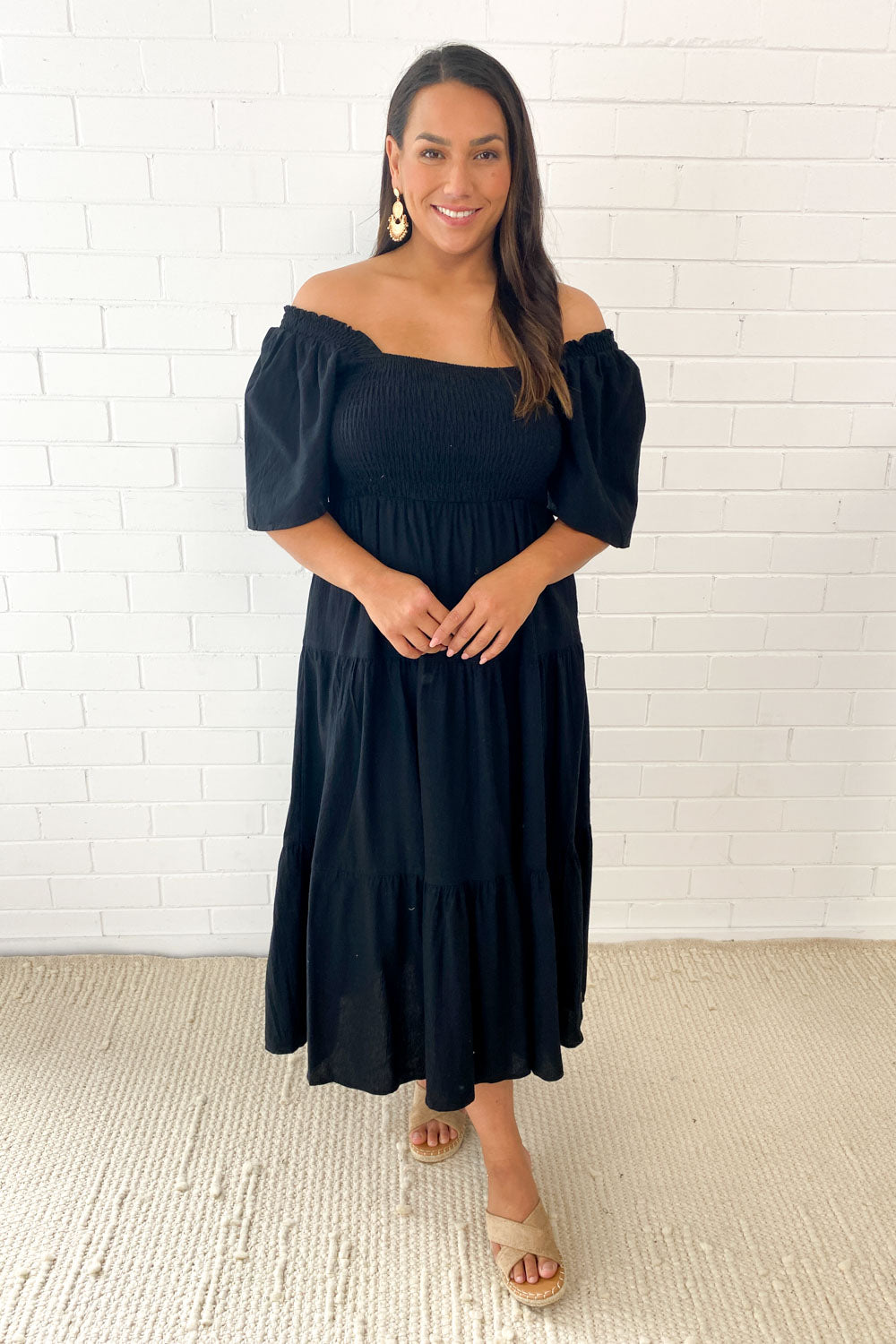 LD Vrouwelijke midi-jurk met off-shoulder schouders