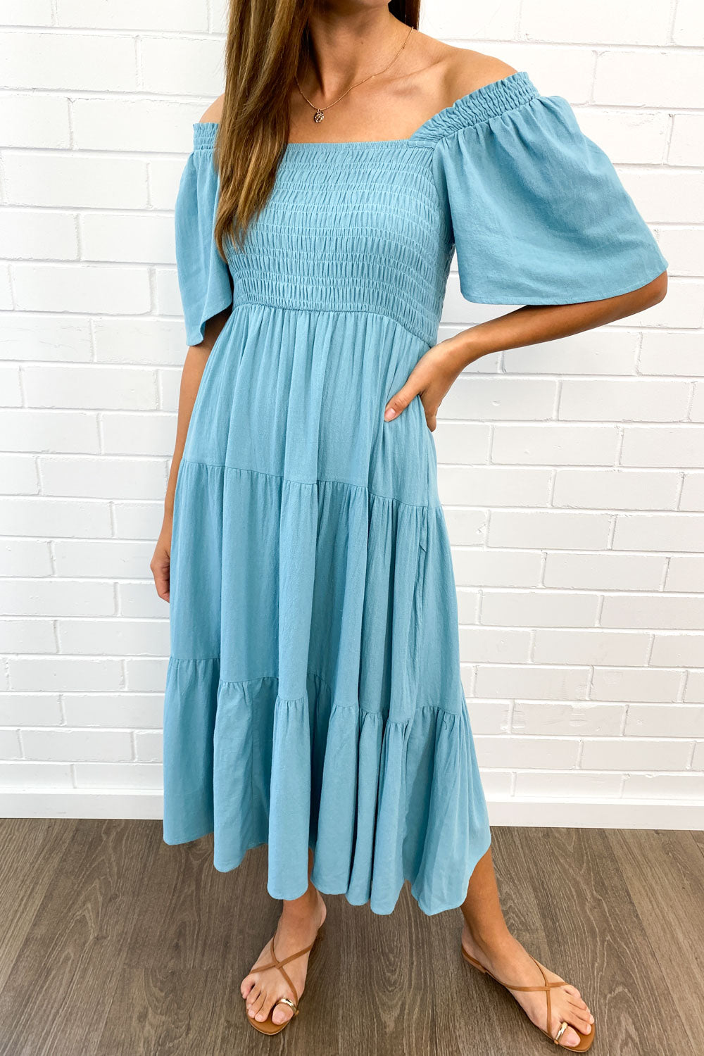 LD Vrouwelijke midi-jurk met off-shoulder schouders