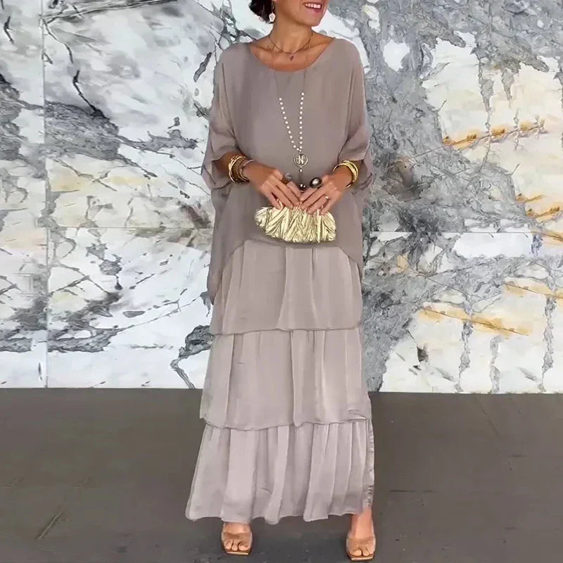 LD | Vloeiende maxi jurk in een gelaagde look