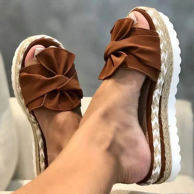 LD | Heidi met sleehak en strikdetail