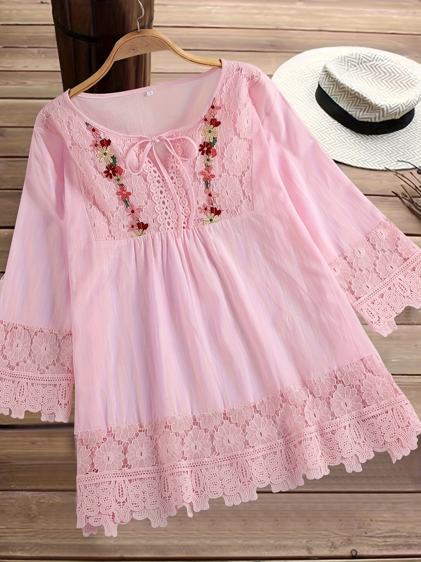 LD | Elegante blouse van geraffineerd kant