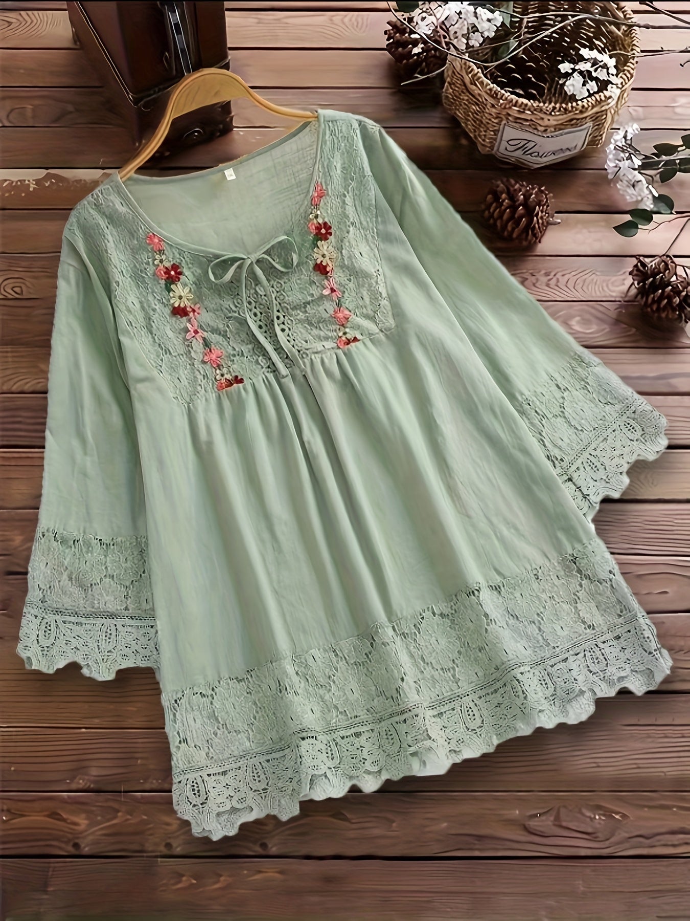 LD | Elegante blouse van geraffineerd kant