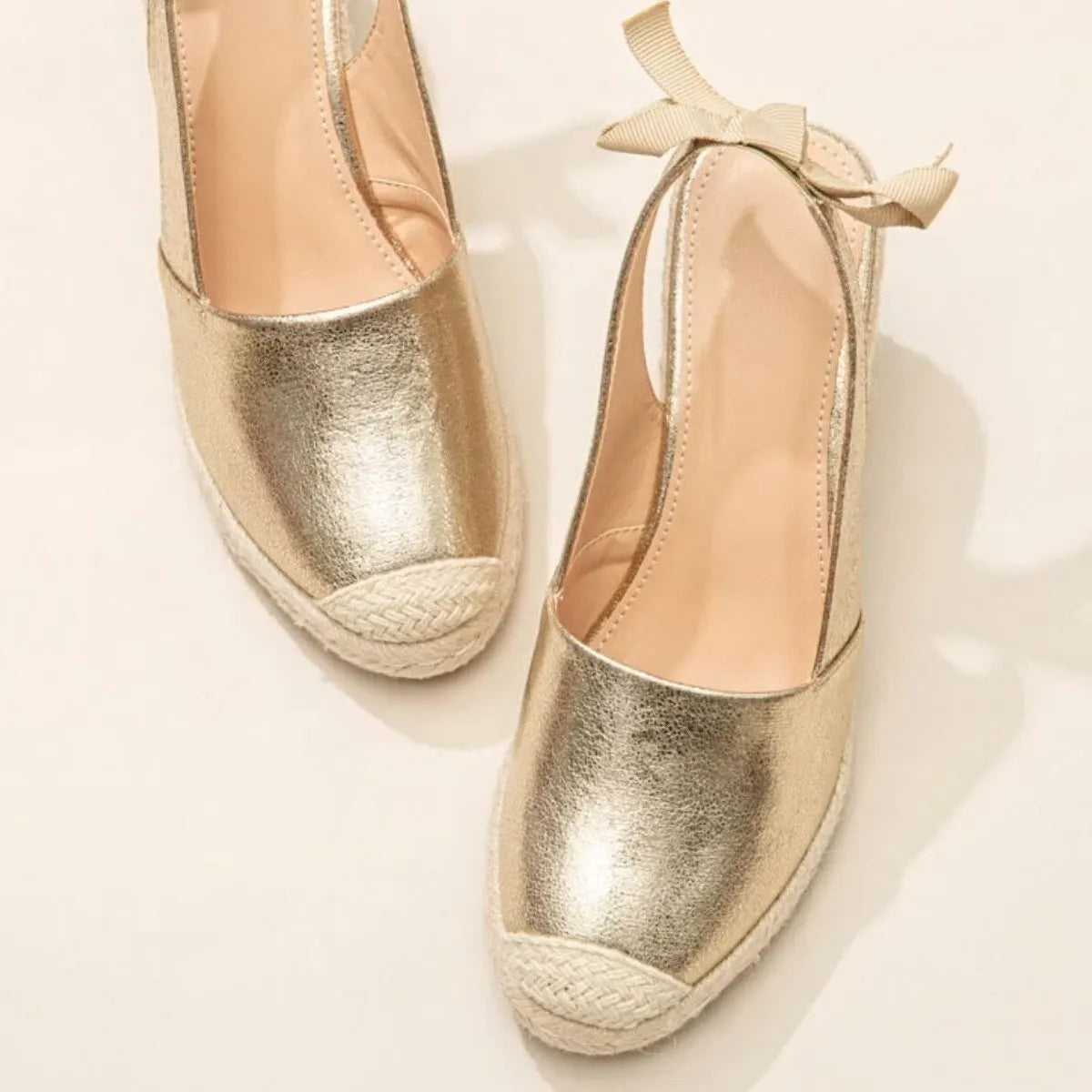LD | sandalen met gesp in goudkleur