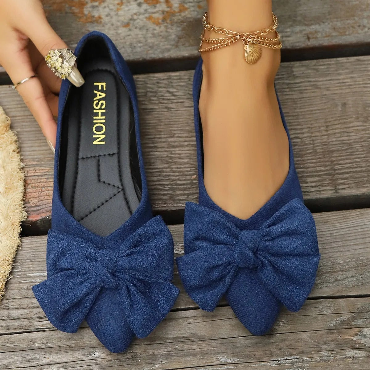 LD | Poppenschoenen met strik en spitse neus
