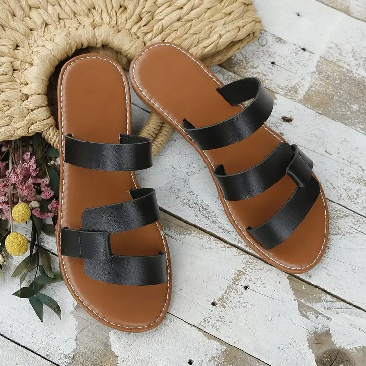 LD | Platte sandalen met open rug en gespversiering