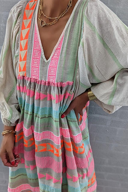 LD | Roze gestreepte midi-jurk met Griekse sleutel en oranje ketting
