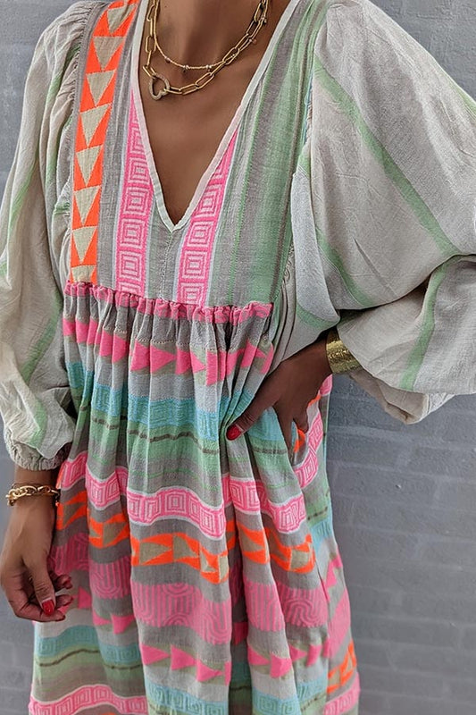 LD | Roze gestreepte midi-jurk met Griekse sleutel en oranje ketting