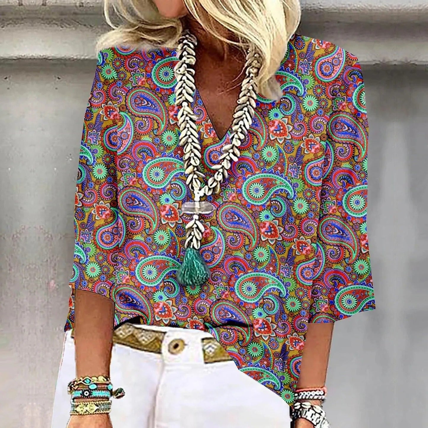 LD | blouse met 3/4 mouwen en bedrukte V-hals