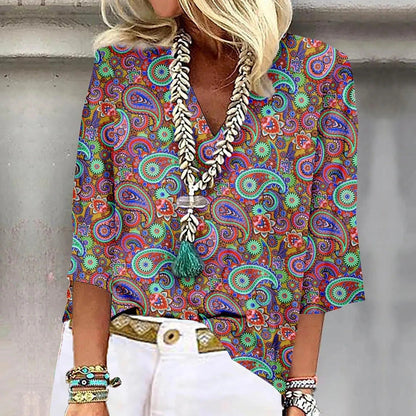 LD | blouse met 3/4 mouwen en bedrukte V-hals