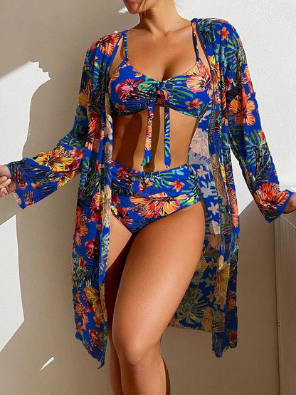 LD | 3-delige bikini met bloemen en gewaad
