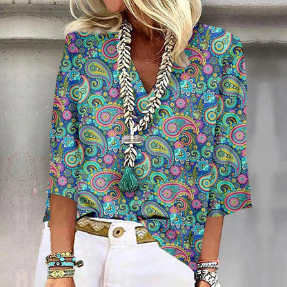 LD | blouse met 3/4 mouwen en bedrukte V-hals